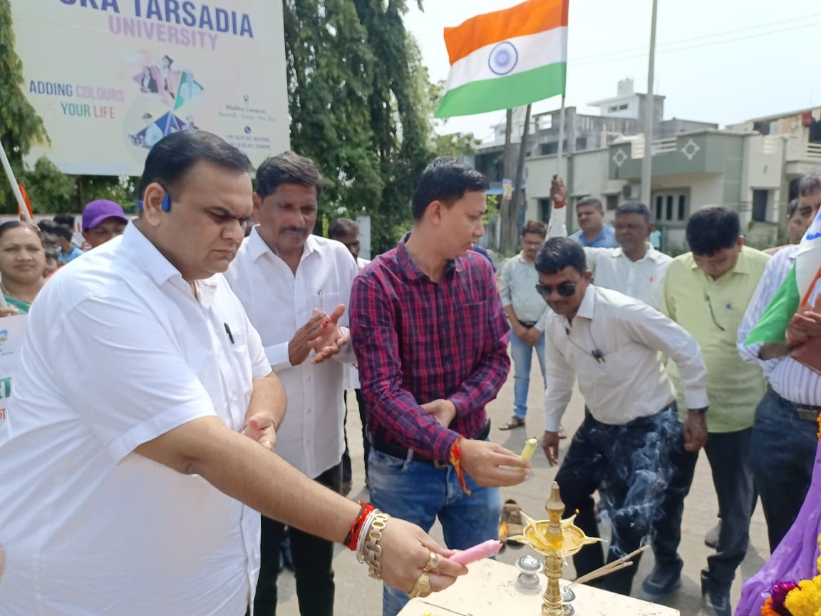 આજ રોજ મહુવા તાલુકાના મહુવા ગ્રામપંચાયત દ્વારા મારી માટી મારો દેશના કાર્યક્રમ અનુસાર કળશ યાત્રા નું આયોજન કરવામાં આવ્યું.